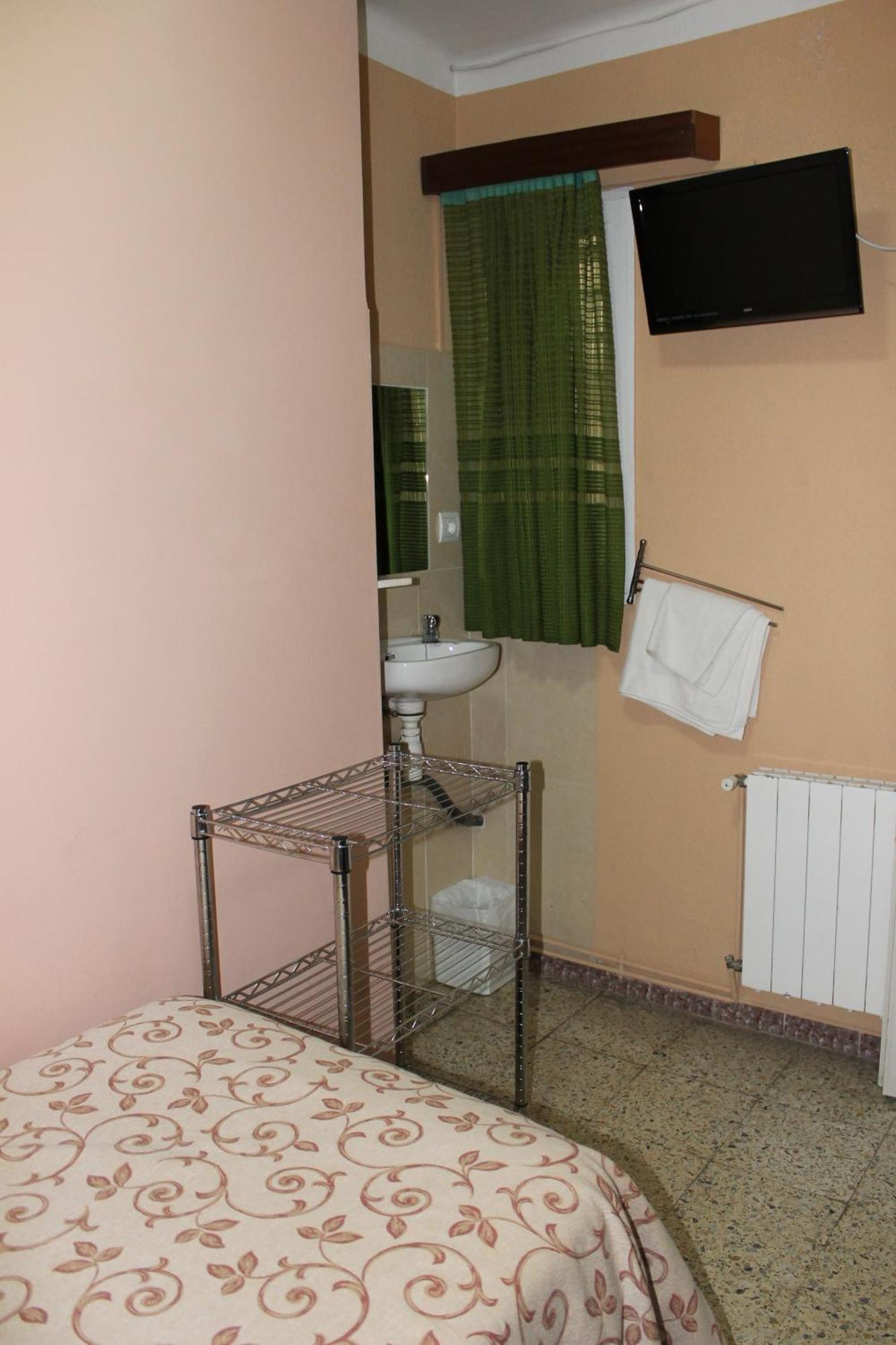 Hostal Cal Siles Ал-Прат-да-Любрагат Номер фото