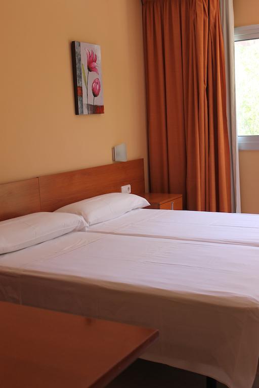 Hostal Cal Siles Ал-Прат-да-Любрагат Екстер'єр фото