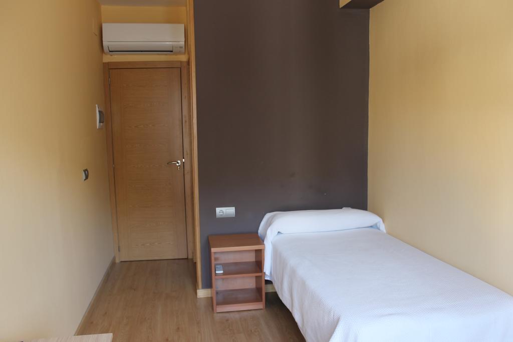 Hostal Cal Siles Ал-Прат-да-Любрагат Екстер'єр фото