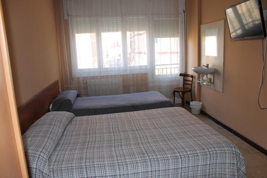 Hostal Cal Siles Ал-Прат-да-Любрагат Екстер'єр фото