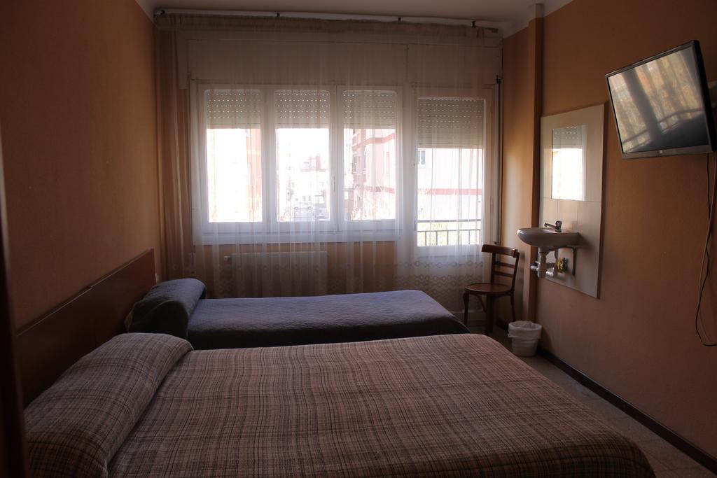 Hostal Cal Siles Ал-Прат-да-Любрагат Екстер'єр фото