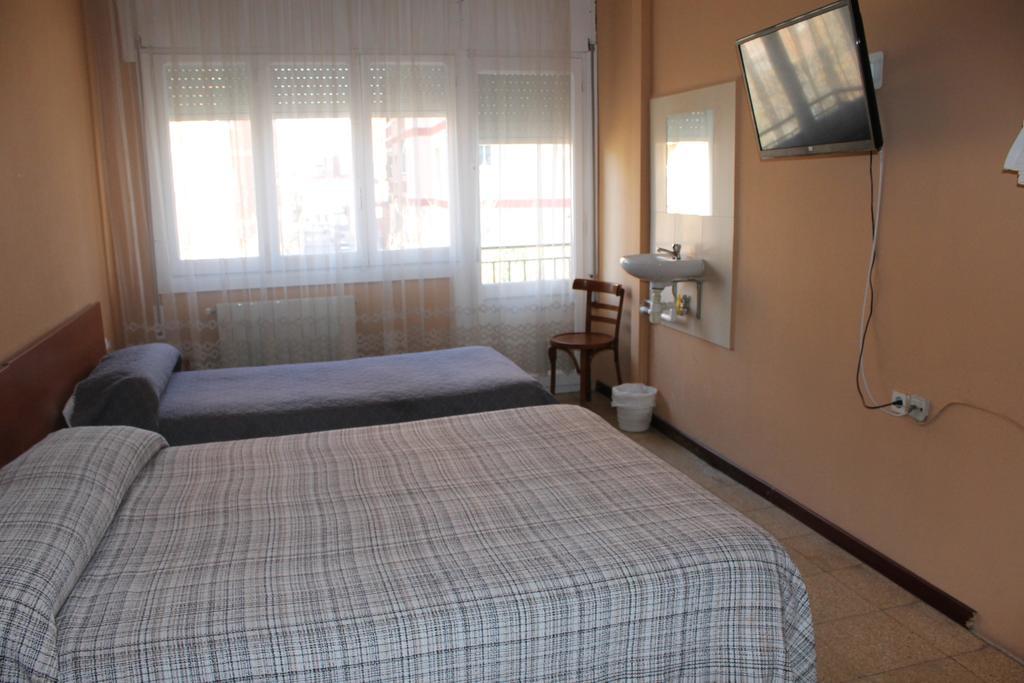 Hostal Cal Siles Ал-Прат-да-Любрагат Екстер'єр фото
