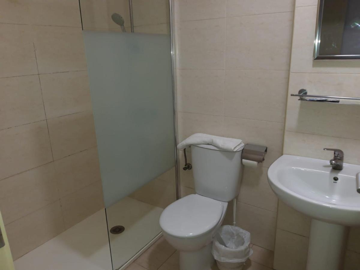 Hostal Cal Siles Ал-Прат-да-Любрагат Екстер'єр фото
